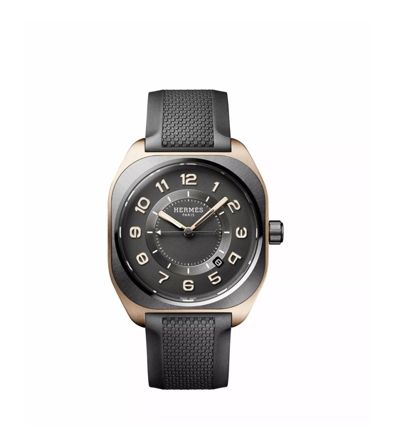 Montre Hermès H08 La Matière du Temps automatique cadran traité or noir bracelet en caoutchouc noir 42 mm