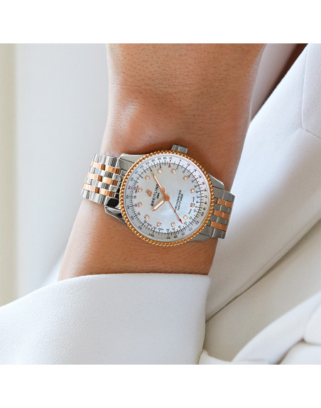 Montre Breitling Navitimer Automatic cadran nacre blanche index diamants bracelet acier et or rouge 18 carats 35 mm