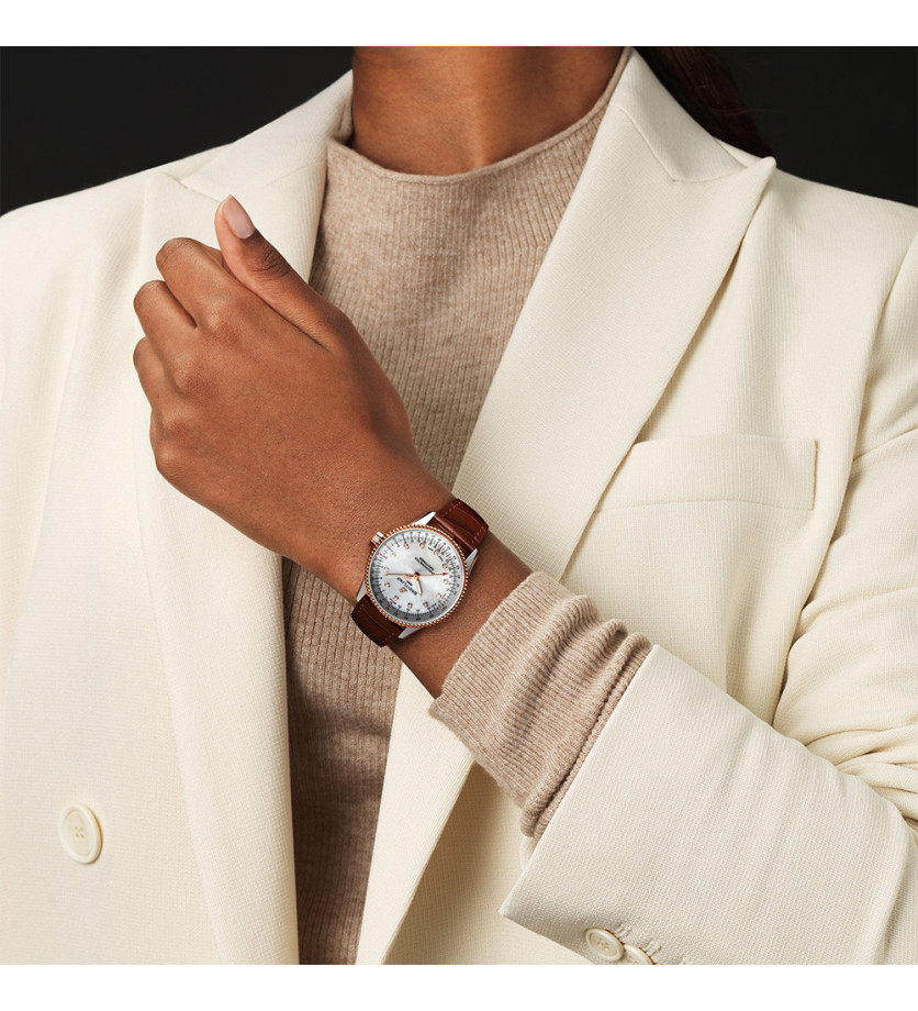 Montre Breitling Navitimer Automatic cadran nacre blanche index diamants bracelet en cuir d'alligator brun 35mm