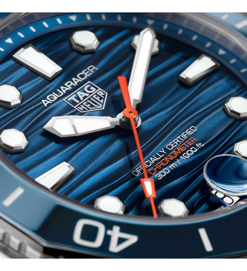 Montre TAG Heuer Aquaracer Professional 300 Date automatique (cosc) cadran bleu bracelet acier 42mm