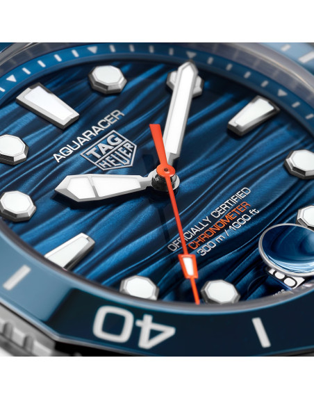 Montre TAG Heuer Aquaracer Professional 300 Date automatique (cosc) cadran bleu bracelet acier 42mm