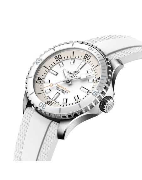 Montre Breitling Superocean automatique cadran blanc bracelet caoutchouc blanc 36 mm