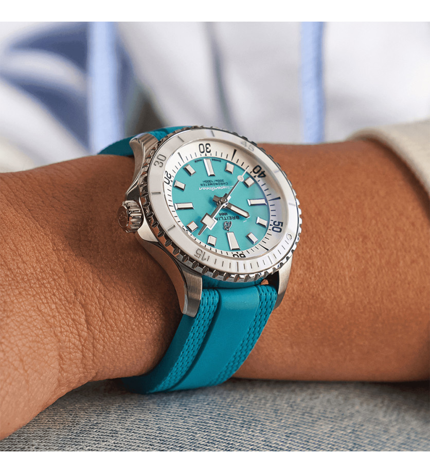 Montre Breitling Superocean automatique cadran turquoise bracelet caoutchouc turquoise 36 mm