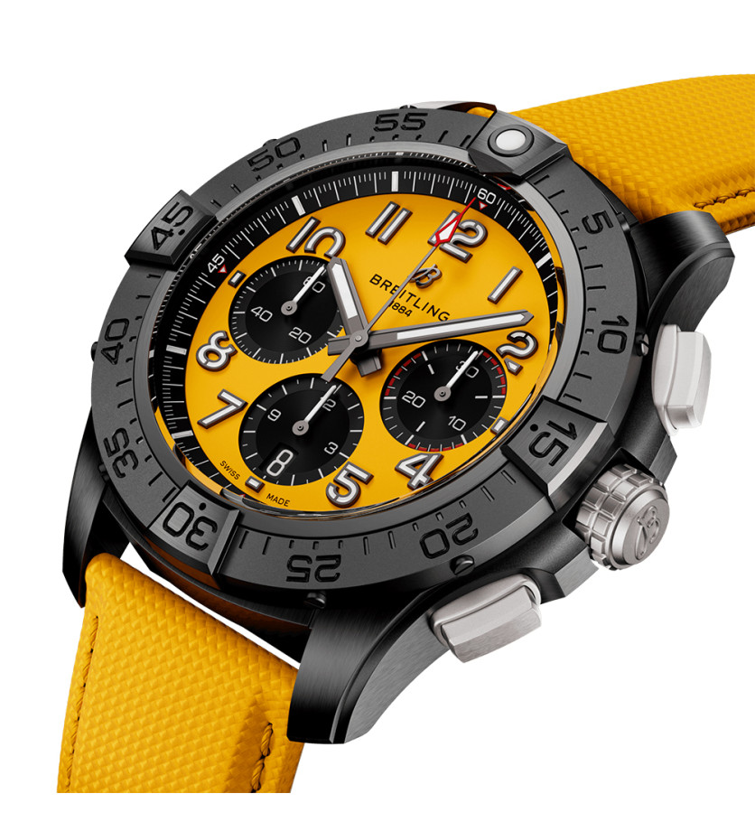 Montre Breitling Avenger B01 Chronograph automatique cadran jaune bracelet cuir jaune 44 mm