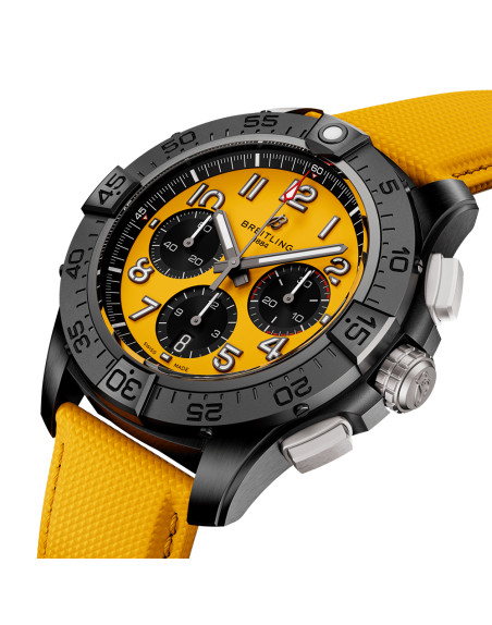 Montre Breitling Avenger B01 Chronograph automatique cadran jaune bracelet cuir jaune 44 mm