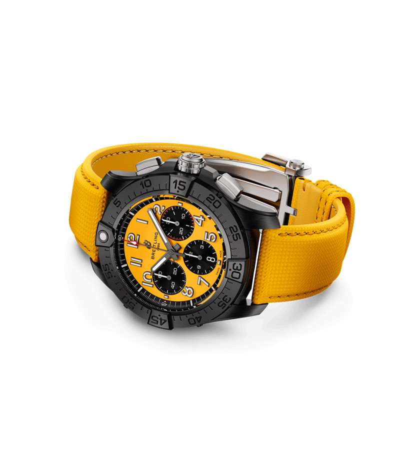 Montre Breitling Avenger B01 Chronograph automatique cadran jaune bracelet cuir jaune 44 mm