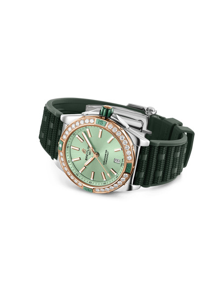 Montre Breitling Super Chronomat Automatic cadran vert lunette sertie diamants bracelet caoutchouc vert 38 mm