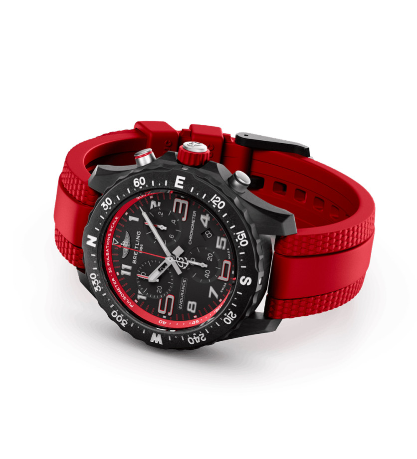 Montre Breitling Endurance Pro SuperQuartz cadran noir bracelet caoutchouc rouge 38 mm