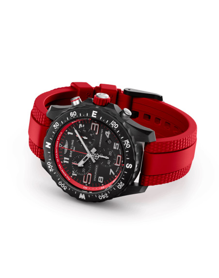 Montre Breitling Endurance Pro SuperQuartz cadran noir bracelet caoutchouc rouge 38 mm