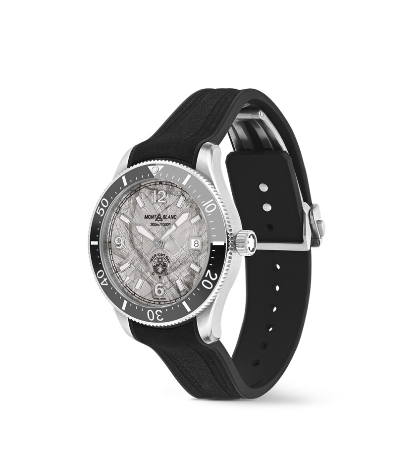 Montre Montblanc 1858 Iced Sea Automatic Date cadran gris à motif glacier bracelet caoutchouc noir 41 mm