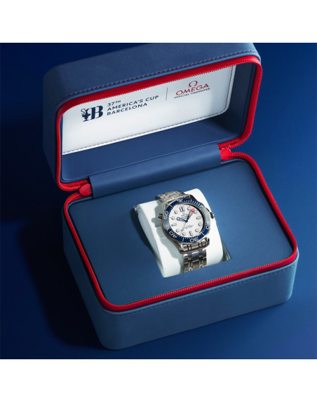 Montre Omega Seamaster Diver 300M America's Cup automatique cadran blanc bracelet acier 42 mm