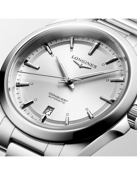 Montre Longines Conquest automatique cadran argent bracelet acier 38 mm