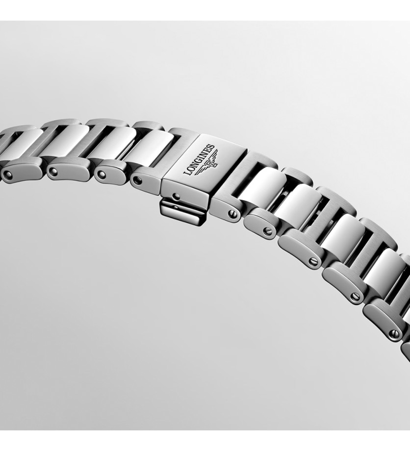 Montre Longines Conquest automatique cadran nacre blanche index diamants bracelet acier 34 mm